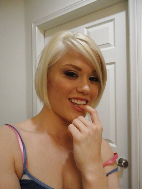 Amateur teen babe Ash Hollywood strips off lingerie and feels pussy