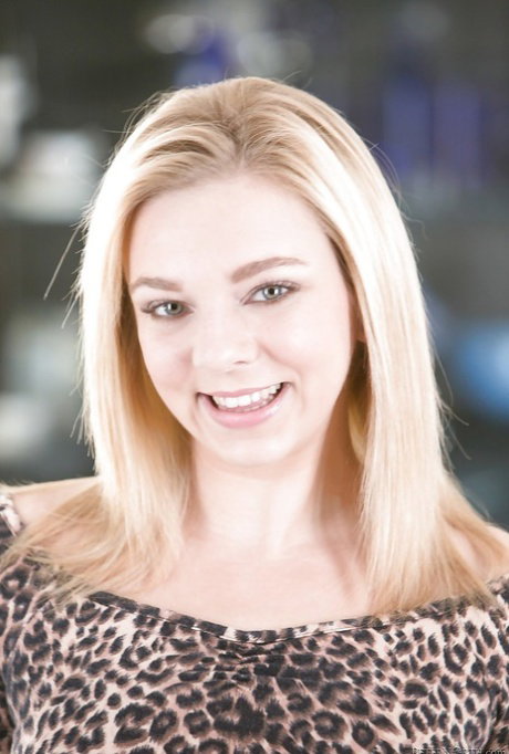 Blonde solo girl Tiffany Watson modeling in shorts for pornstar audition