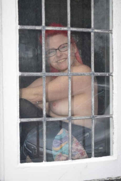 Middle-aged amateur Mollie Foxxx exposes herself in crotchless pantyhose
