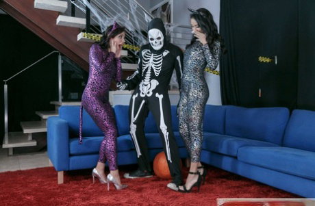 Sexy pussycats Adriana & Abby Lee swap cum in hot Halloween threesome