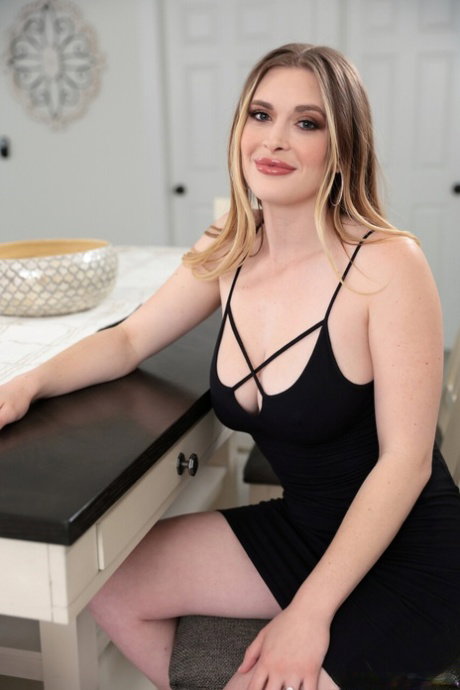Mom Swapped performed by Anya Olsen, Joshua Lewis, Lindsay Lee XXX Pics