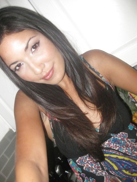 Pretty Latina ex-girlfriend Giselle Ibiza taking selfies of spread cunt