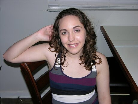 Curly haired babe Paisley Model shows her big booty and hairless pussy too