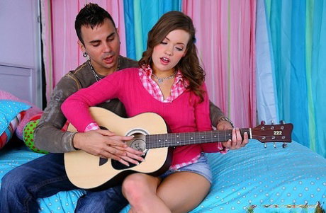 Teen Ashlynn Leigh gets crazy about big cock in hardcore anal scene