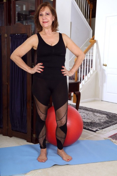 Chubby over 30 woman Lynn gets totally naked while working out on a yoga mat