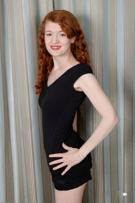 Natural redhead shows her vagina and asshole after removing her black shorts