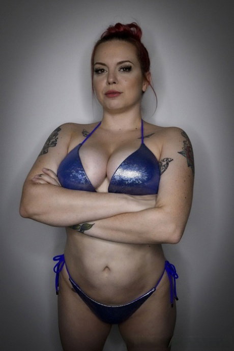 Fatty with big tits Celeste Sin pegging her wrestling partner during the fight