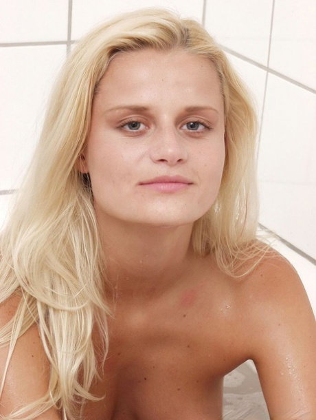 Nude blonde Sophie Paris washing & worshipping her spectacular body