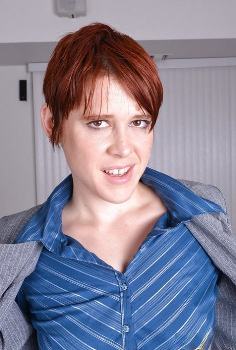 Short haired redhead babe Lily Cade sports anal gape while spreading beaver