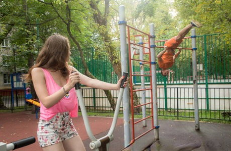 Flexible Russian amateur Kecy Hill gets her mouth and pussy dicked