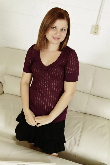 Pretty babe Lil Candy spreads her shaved pussy & masturbates with a dildo