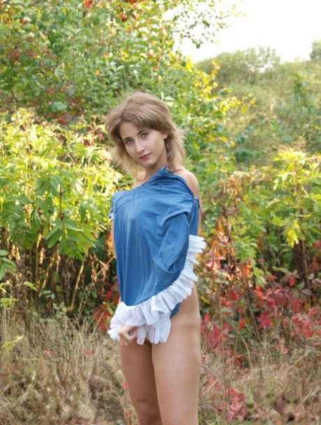 Skinny teen Siera poses totally naked while out in the countryside