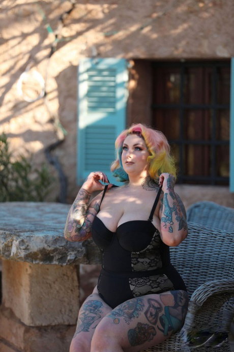 Tattooed BBW Galda Lou revealing her enormous natural tits & fat booty outside