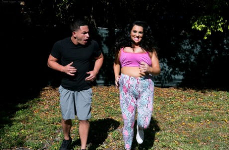 Voluptuous brunette Kat Bailey sexually rewards neighbor for workout
