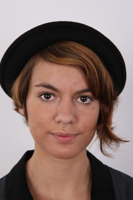 Amateur girl Lenka takes off her hat and clothes before a closeup of her pussy