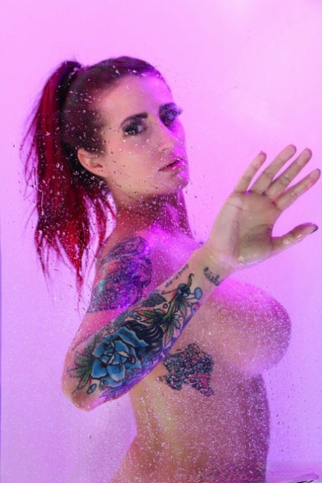Tattooed girl Tana Lea presses her phat ass against a wall while showering