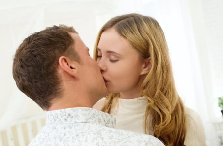 Teen girl Shakilla Astti and her new male friend fuck like mad on first date