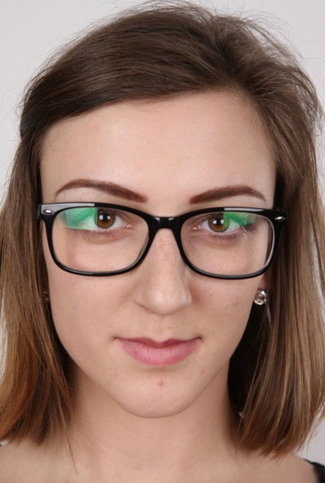 Glasses clad Vendula photographed naked for amateur porn gig
