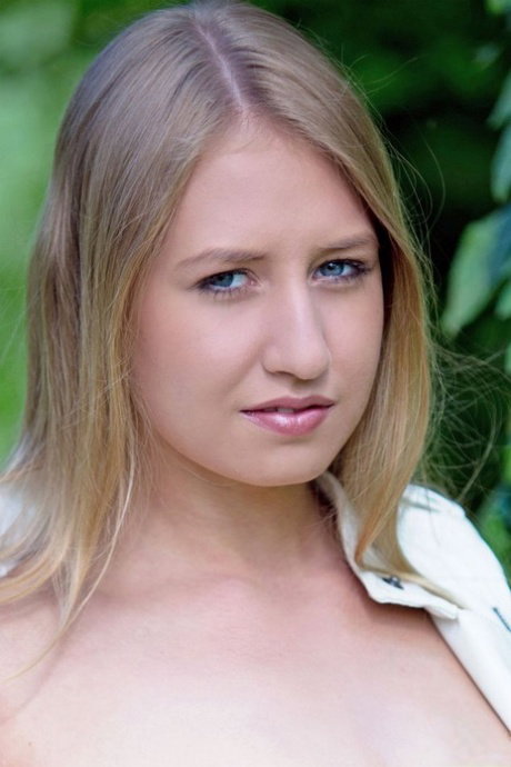 Natural blonde Sabrina Blanc shows off her nice tits in blue jeans