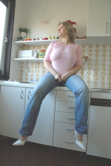 Bored housewife Davina unveils her monster melons and plays with them
