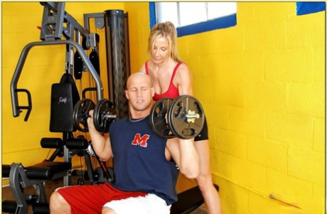 Fit mom Kelly Estelle gets a huge dick to suck and please in the gym