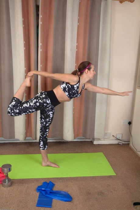 British mature Masie Dee spreads her hairy pussy lips on her yoga mat