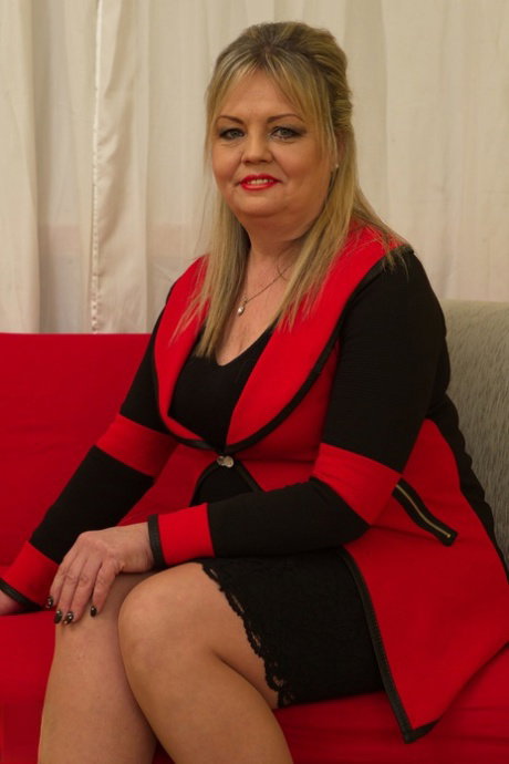 Chubby mature Bella S loses her clothes and gives fellatio before sex