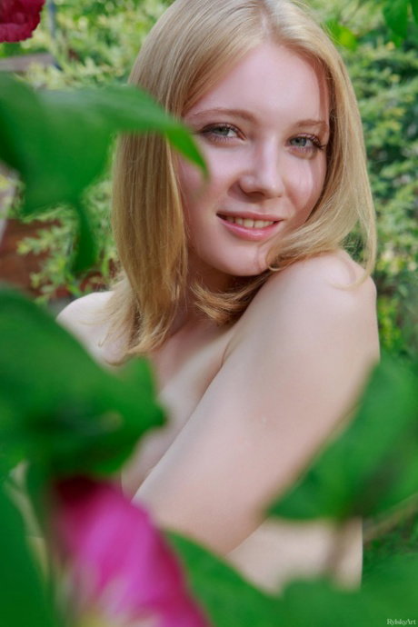 Glamorous girlfriend Malta posing naked in her beautiful garden