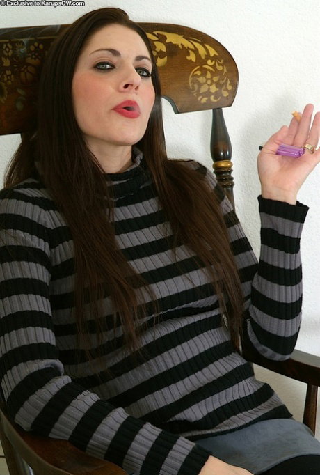 Older smoking lady Dahlia posing in the nude after peeling off black pantyhose