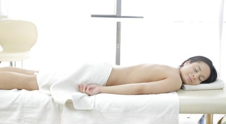 Teenage sweetie enjoys a sensual massage turning into hardcore twatting