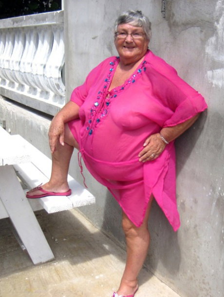 Old lady Grandma Libby exposes her morbidly obese body on a picnic table