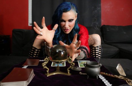 Heavily tattooed chick Jenevieve Hexxx seduces man after Tarot reading