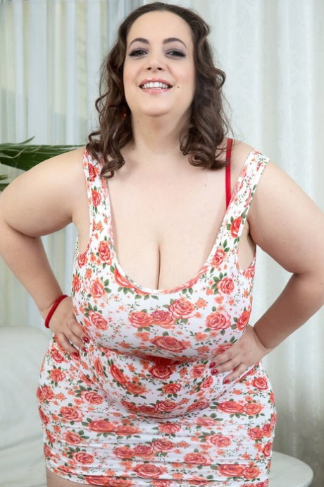 Porn Megaload starring Mia Sweetheart XXX Photos