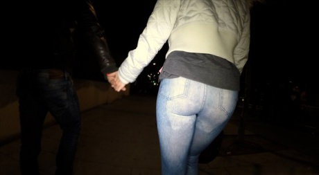 Amateur nympho with fakes Lynna Nilsson gets her twat stuffed in a car