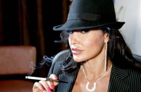 MILF Lisa Ann in stockings feels a deep penetration with a stiff cock