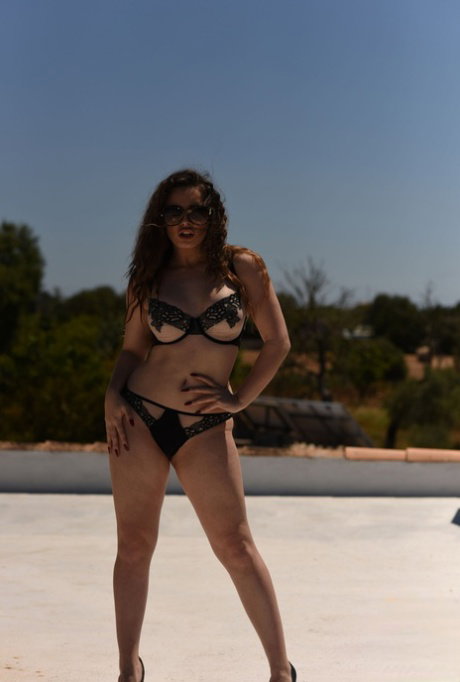 Curvy model Valis Volkova loses her underwear and poses topless outdoors