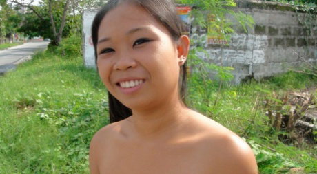 Filipina amateur Lyn ends up with a mouthful of cum thanks to a sex tourist