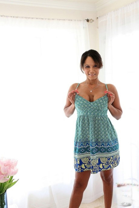 Phenomenal cougar Anjanette Astoria stripping and playing with her body