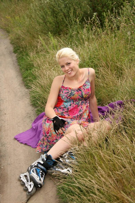 Rollerskating Euro girl pauses along the path to finger her horny clit