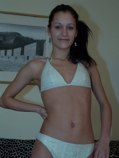 Flexible skinny amateur teen Missy Nicole toys tiny pussy before fisting fun