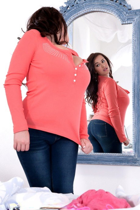 Solo girl Leanne Crow takes off denim jeans before unleashing her massive tits