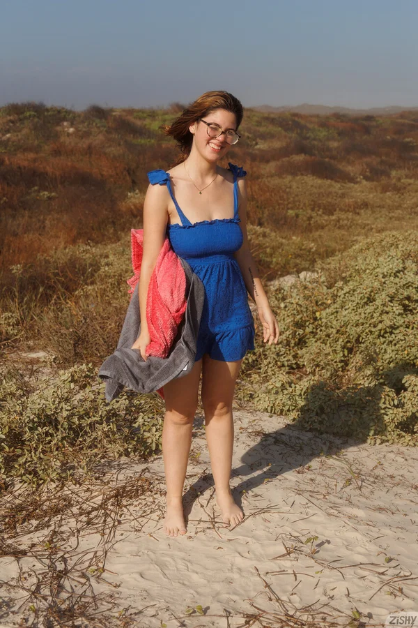 Zishy Ellie Nova  - Beach, Amateur, Outdoor, Glasses, Ass, Pussy, Short Hair, PAWG, Close Up, Big Tits  - Photo 11