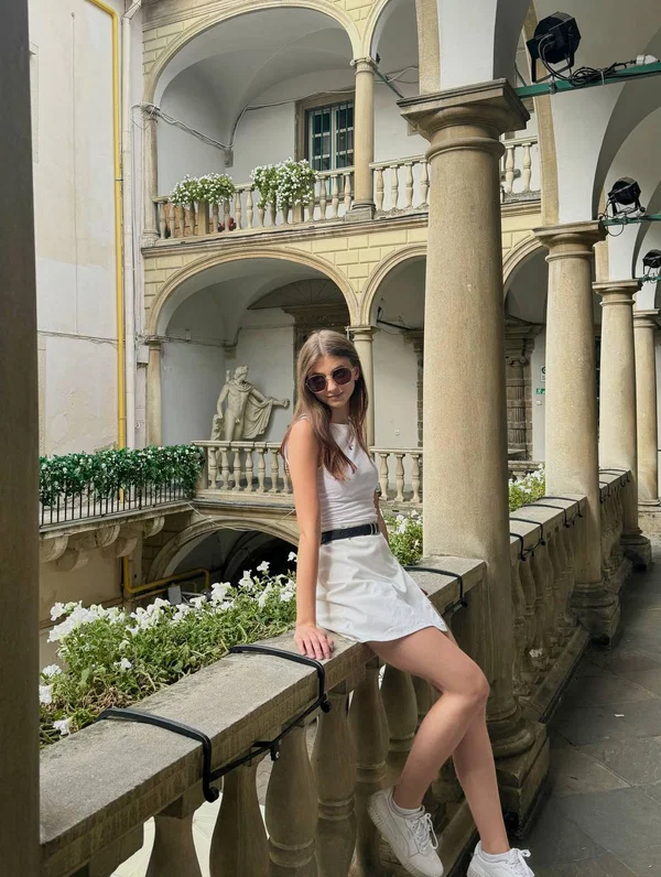 OnlyFans Yoour Priincess Yoour Priincess  - Public, Selfie, Outdoor, Glasses, Skirt, Non Nude, Babe, Beautiful, Solo, Glamour  - Photo 1