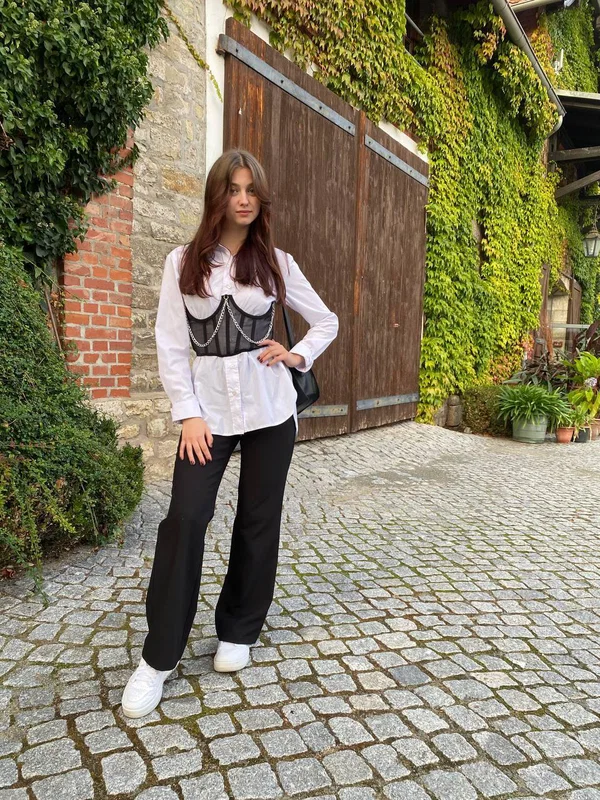 OnlyFans Yoour Priincess Yoour Priincess  - Public, Selfie, Outdoor, Glasses, Skirt, Non Nude, Babe, Beautiful, Solo, Glamour  - Photo 7
