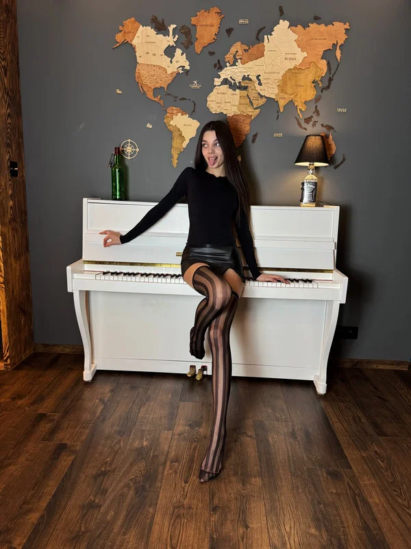 OnlyFans Oryna Virgin Oryna Virgin  - Teen, Amateur, Ass, Stockings, Lingerie, Cute, Beautiful, Brunette, Solo, Glamour  - Photo 8