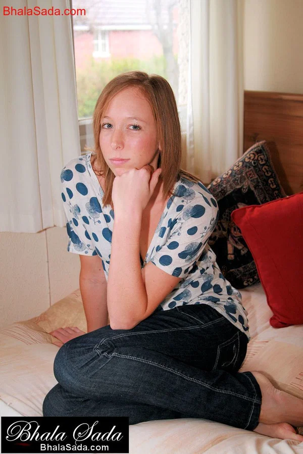 Bhala Sada Charlotte V  - Redhead, Clothed, Jeans, Beautiful, Solo, Amateur, Non Nude  - Photo 6
