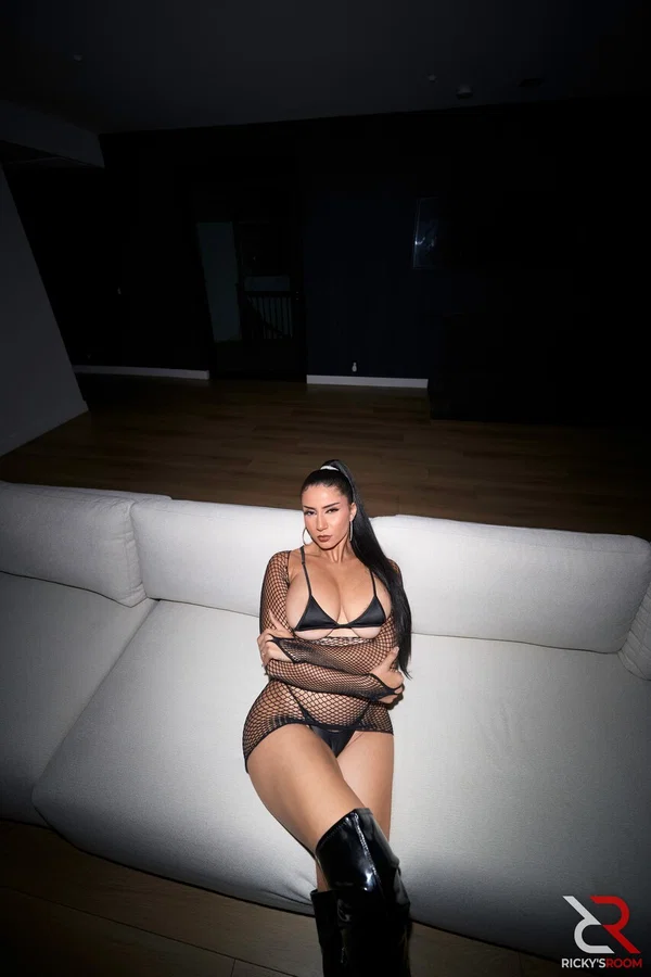 Rickys Room Roxie Sinner  - Interracial, Groupsex, Ass, Brunette, Non Nude, PAWG  - Photo 10