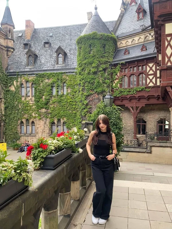 OnlyFans Yoour Priincess Yoour Priincess  - Public, Selfie, Outdoor, Glasses, Skirt, Non Nude, Babe, Beautiful, Solo, Glamour  - Photo 6