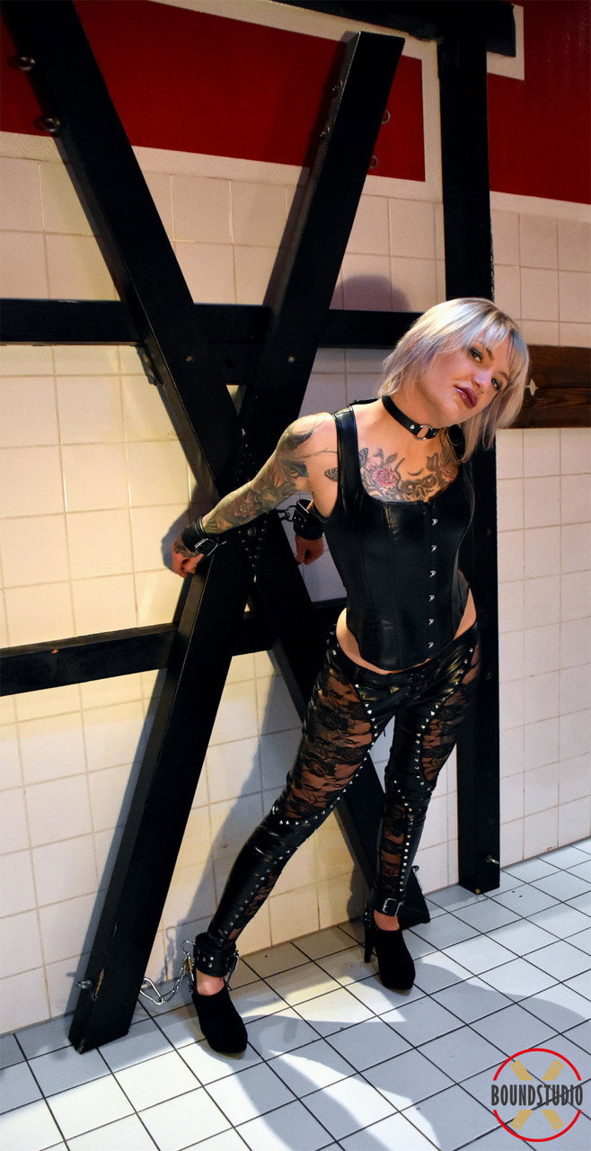 Challenging Roxxxi Manson
