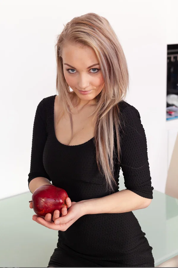 Domai featuring Lynne Hot Images  - Teen, Glamour, Model, Cute, Babe, Beautiful, Solo  - Photo 1